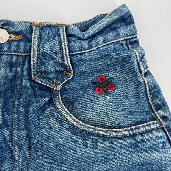 Vintage Cimarron Jean Shorts‎ with Embroidered Flowers Sz 30 (measures 26”) - Picture 2 of 7